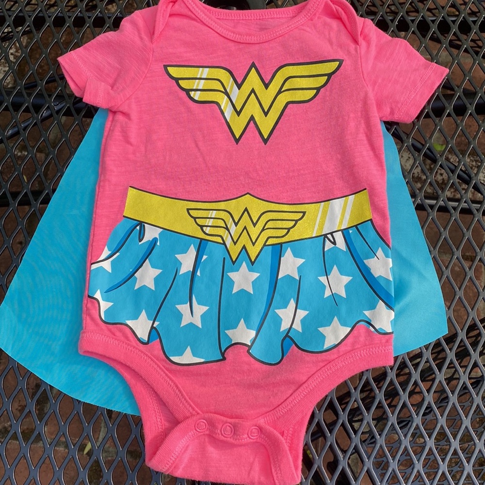 NWOT Wonder Woman Onesie Costume 6-9 M months Outfit Pink Sparkly Cape Halloween